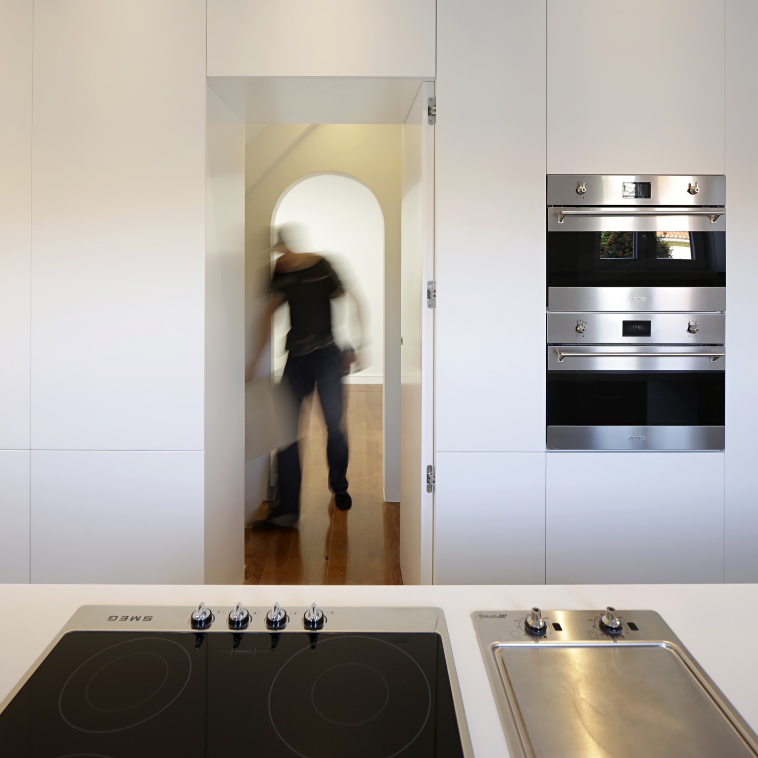 House No. 6 —  Restelo