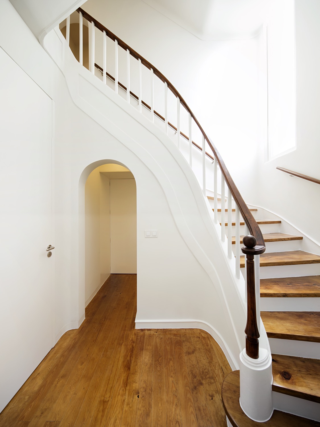 House No. 6 —  Restelo